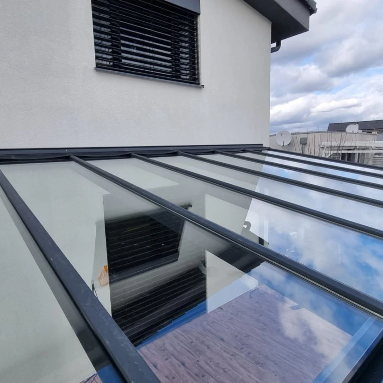 A detailed view from above of the glass roof of an aluminum sunroom